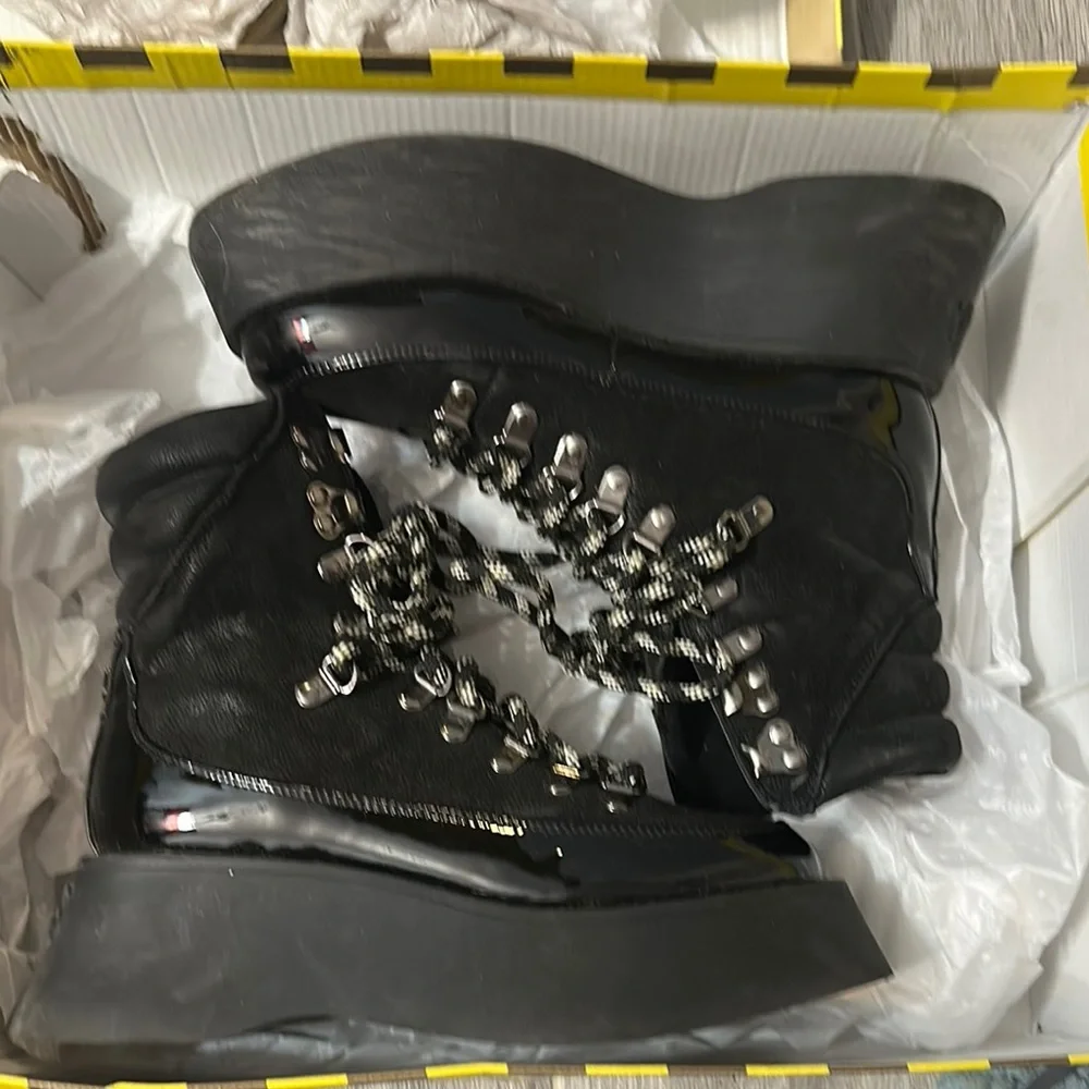 Circus by Sam Edelman Black Platform Hiking Boots 6 - Picture 2 of 16